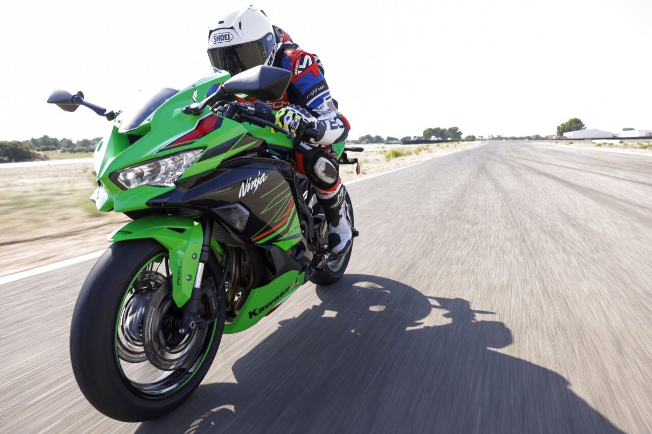 DueruoteTG #172 - Kawasaki Ninja ZX4-RR: quattro cilindri e ignoranza old style!